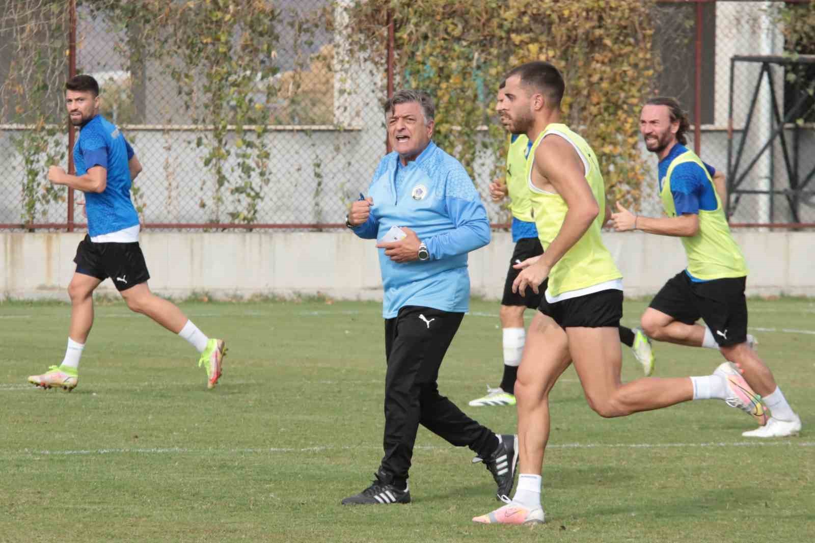 Yılmaz Vural’dan, TFF’ye yabancı teknik direktör eleştirisi