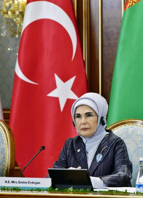 Emine Erdoğan, lider eşleriyle bir araya geldi