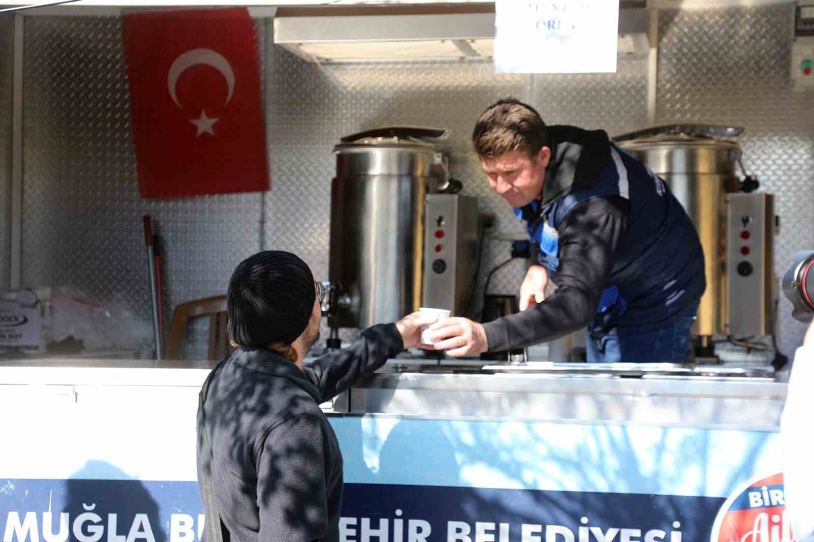 Üniversite öğrencilerine her gün sıcak çorba