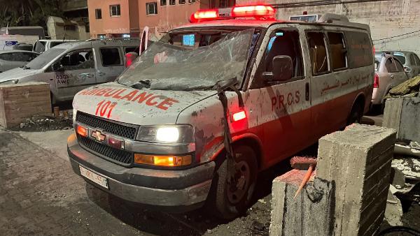 İsrail iki ambulansı daha vurdu