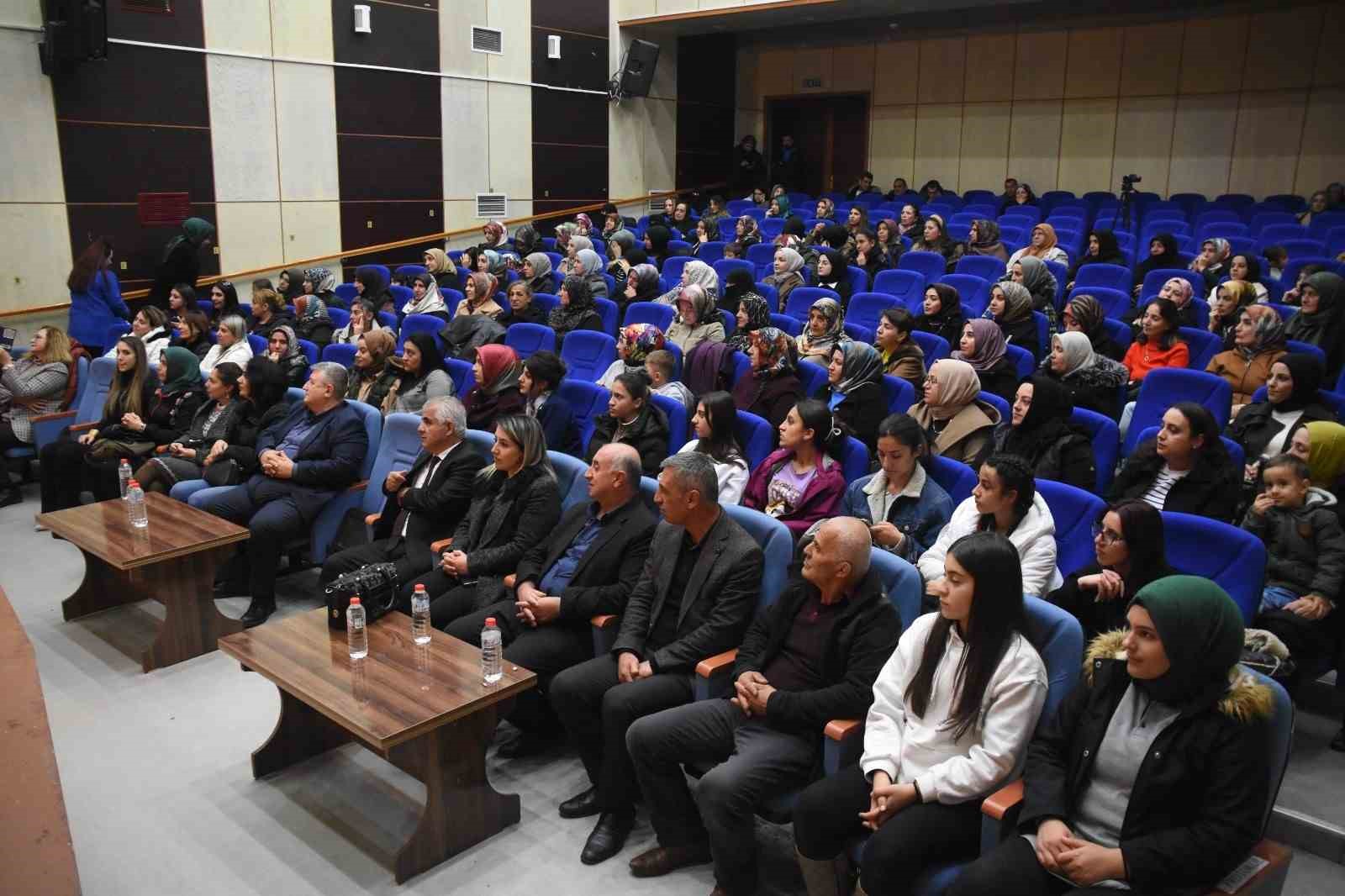 Bitlis’te ‘Nemrut’un Eteğinde Bitlisli Kadınlarla Buluşuyoruz’ etkinliği düzenlendi