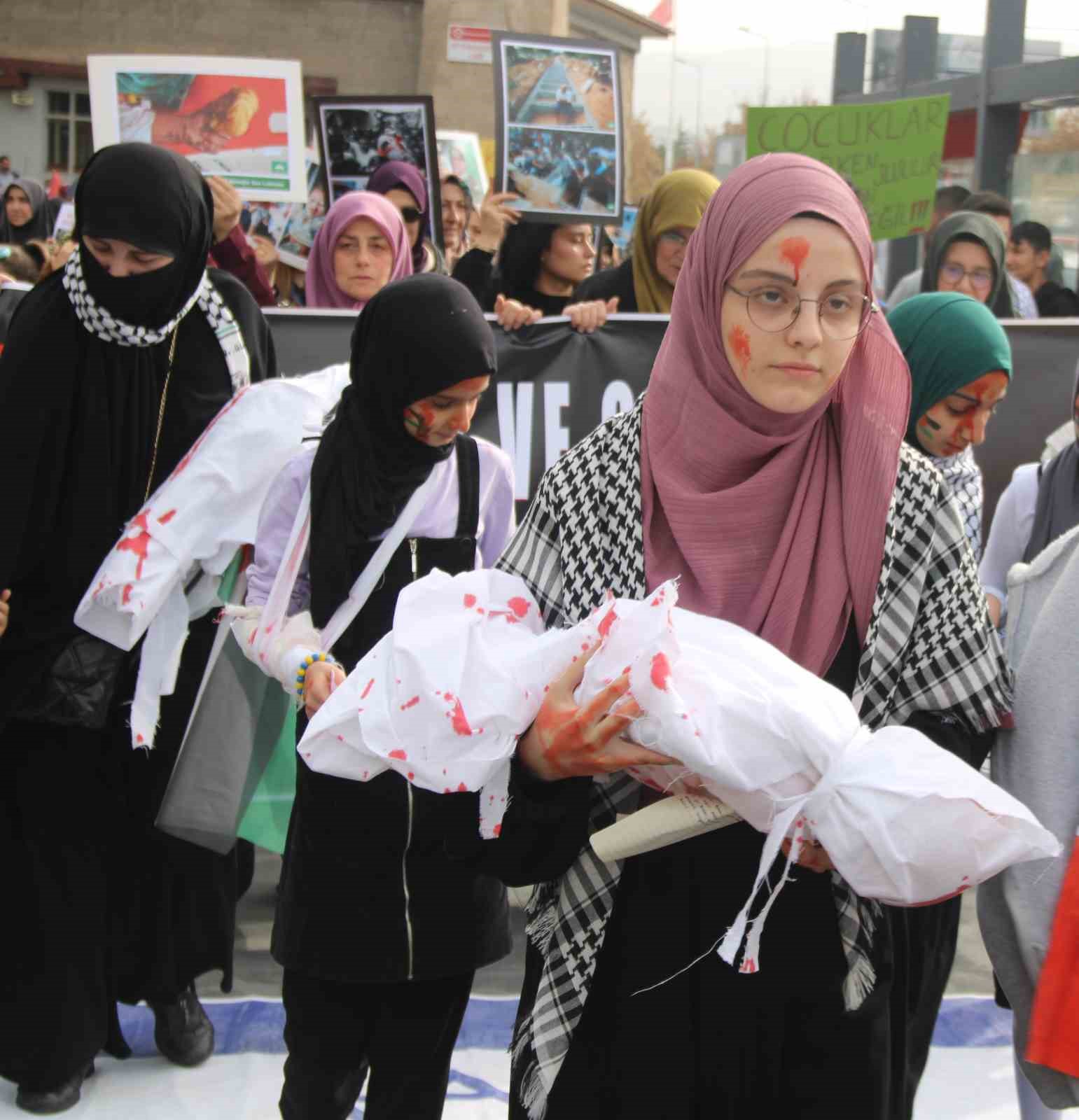 Gazzeli çocuklar ve anneler için ’Sessiz Yürüyüş’ düzenlendi