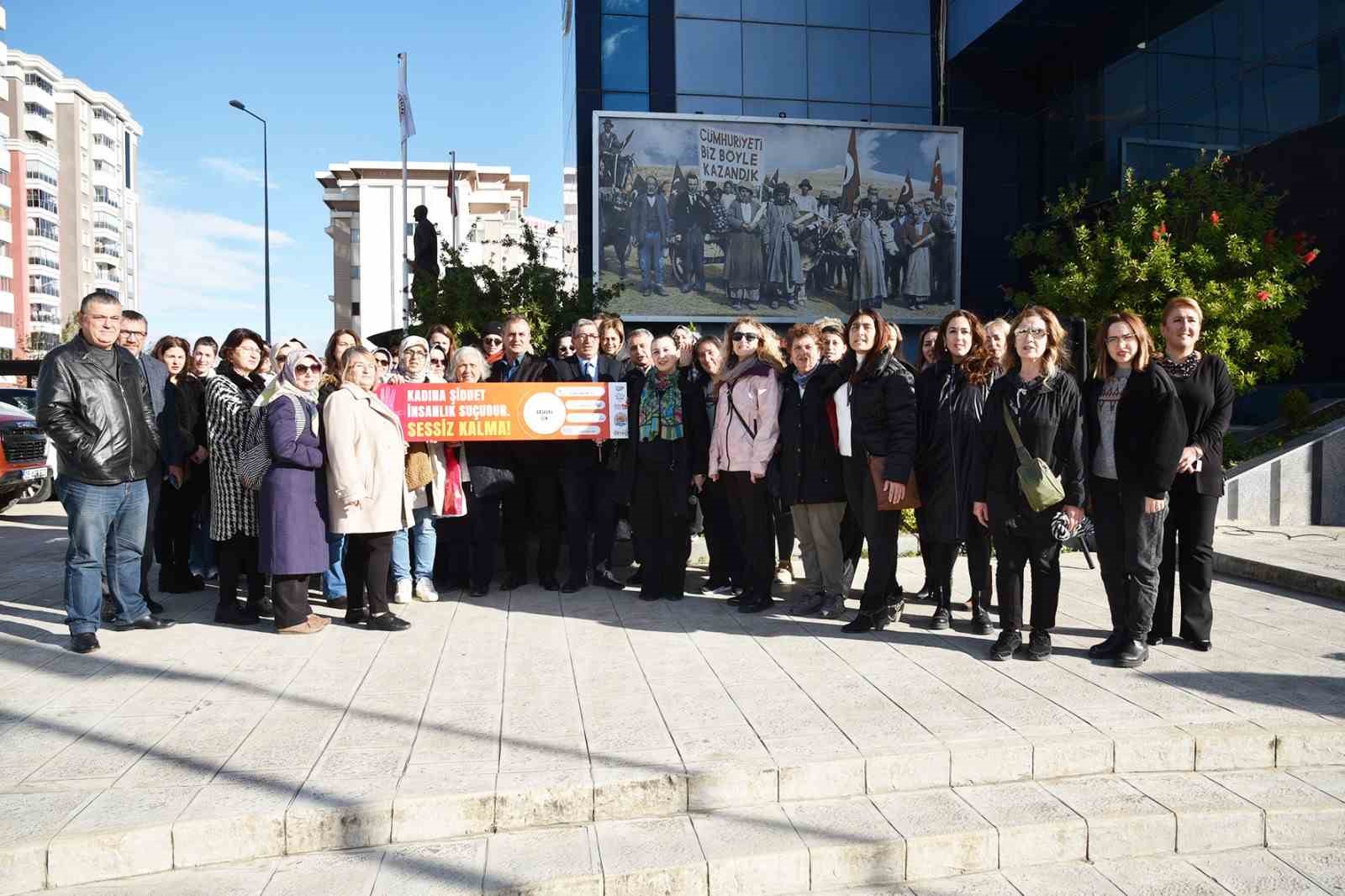 Atakum, tek yürek “Kadına Şiddete Hayır” dedi