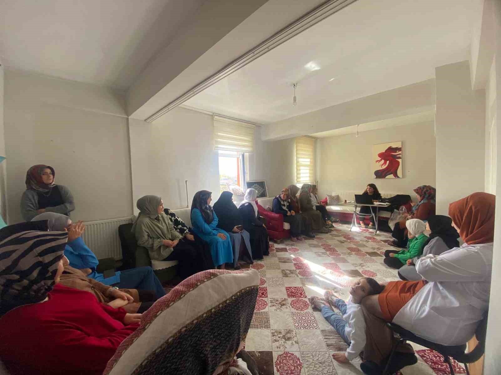 Erciş’te ‘Aile Akademisi’ eğitimleri devam ediyor