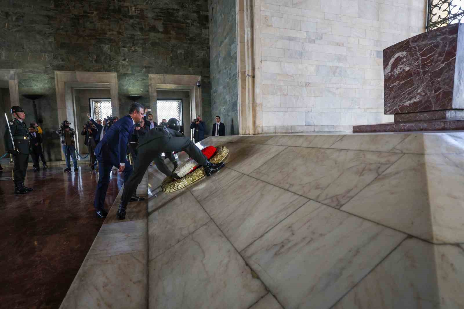 CHP Genel Başkanı Özgür Özel, Anıtkabir’i ziyaret etti