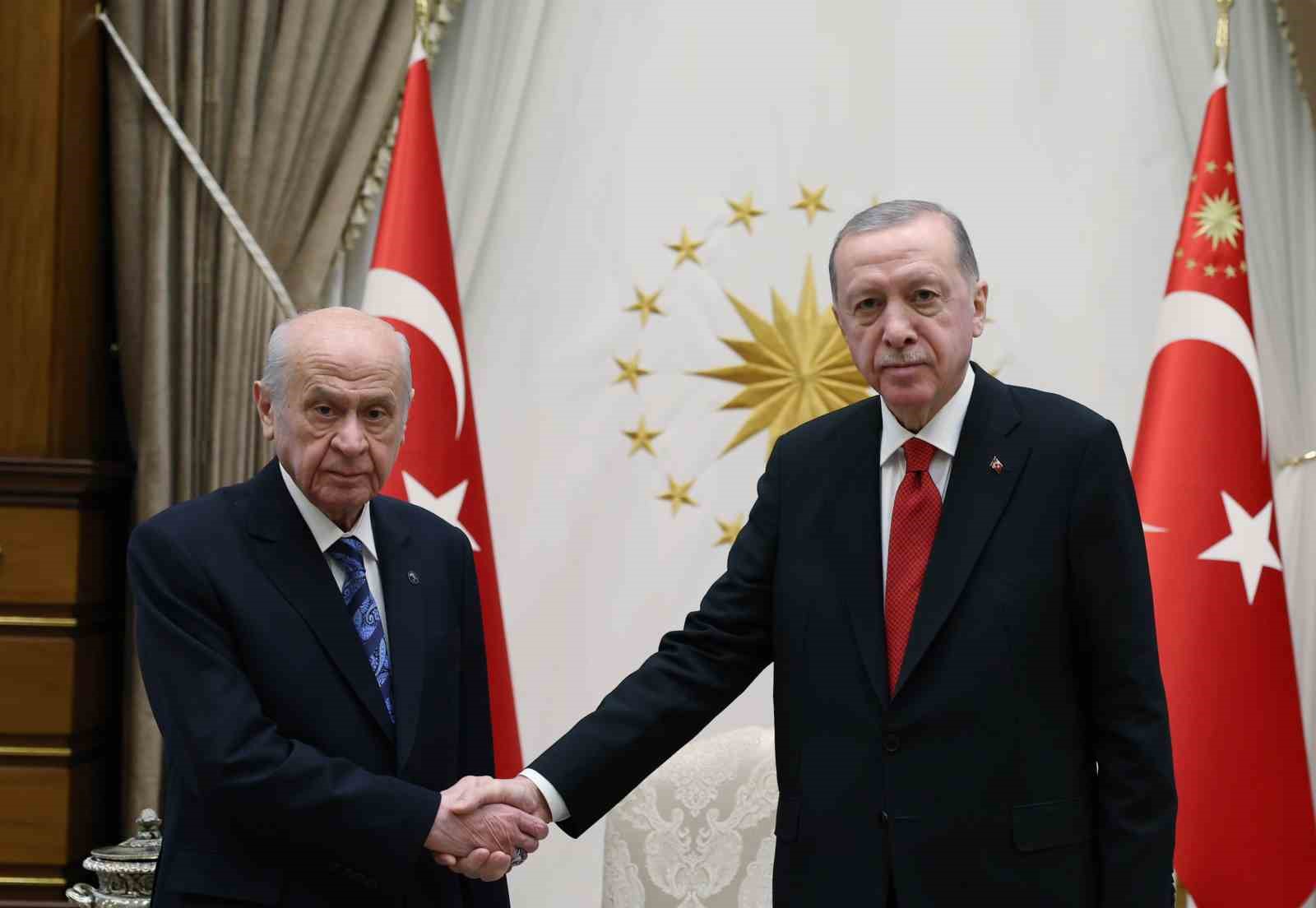 Cumhurbaşkanı Recep Tayyip Erdoğan, MHP Genel Başkanı Devlet Bahçeli ile Beştepe’de bir araya geldi.
