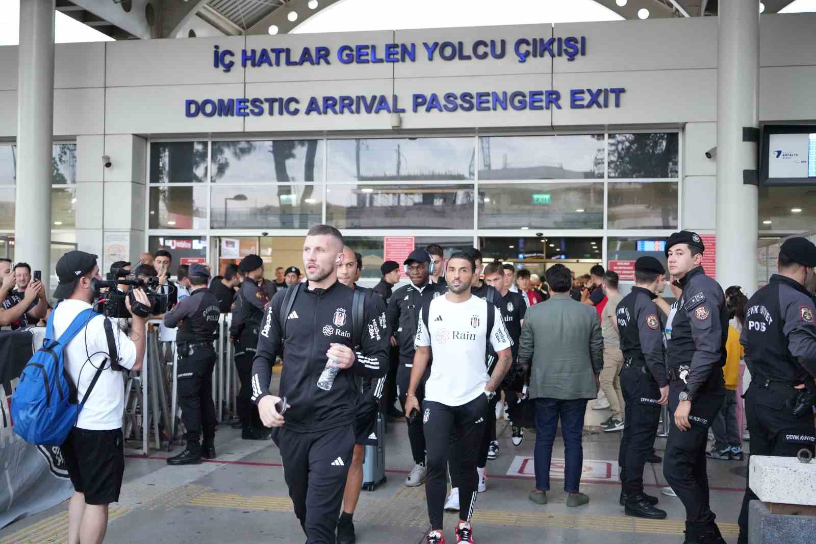 Beşiktaş, Antalya’ya geldi