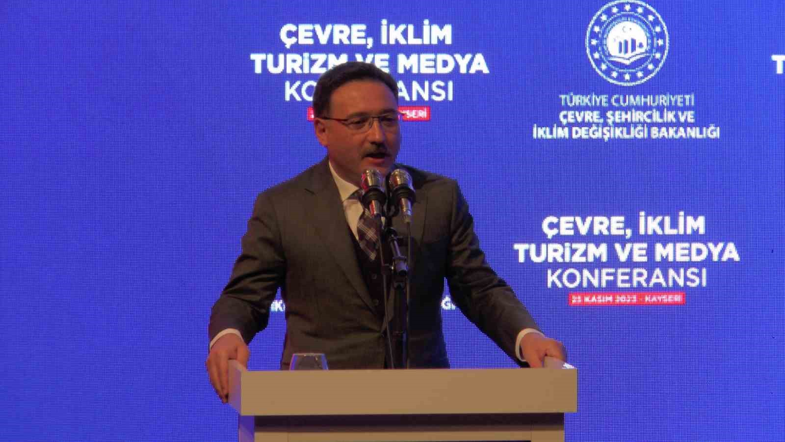 Bakan Özhaseki: “Deprem bölgesindeki köylerimizde 100 bine yakın çelik evler yapacağız”