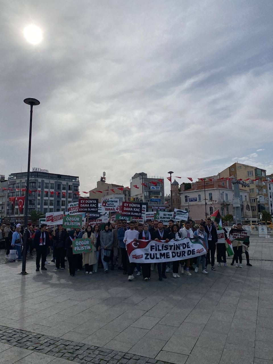 Çanakkale’de AK Partili Gençler, Filistin’e destek yürüyüşü düzenledi