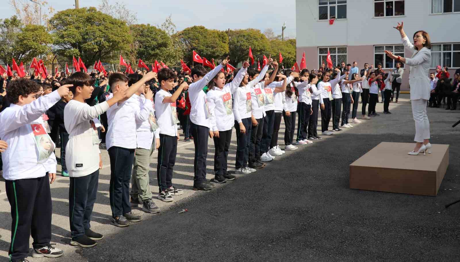 Türkiye’nin en kalabalık öğrenci korosundan oratoryo gösterisi