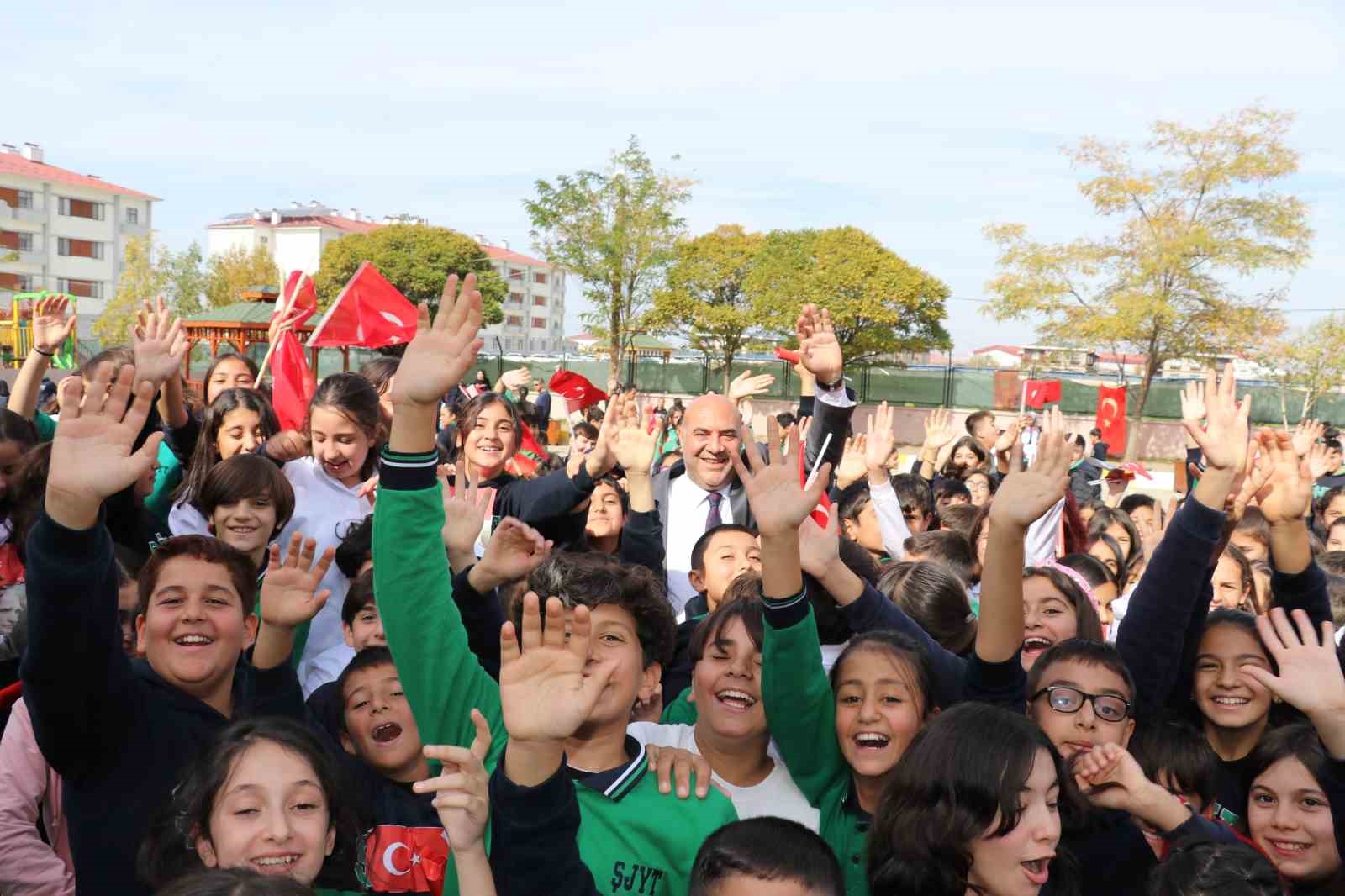 Türkiye’nin en kalabalık öğrenci korosundan oratoryo gösterisi