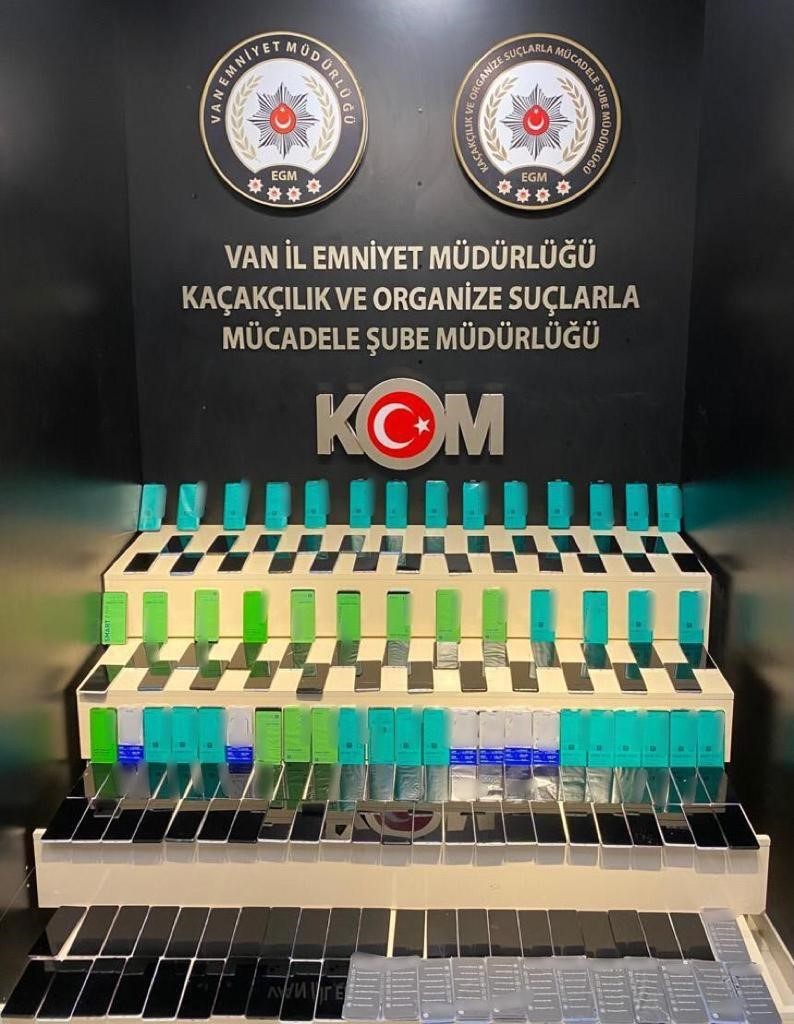 Van’da gümrük kaçağı malzemeler ele geçirildi