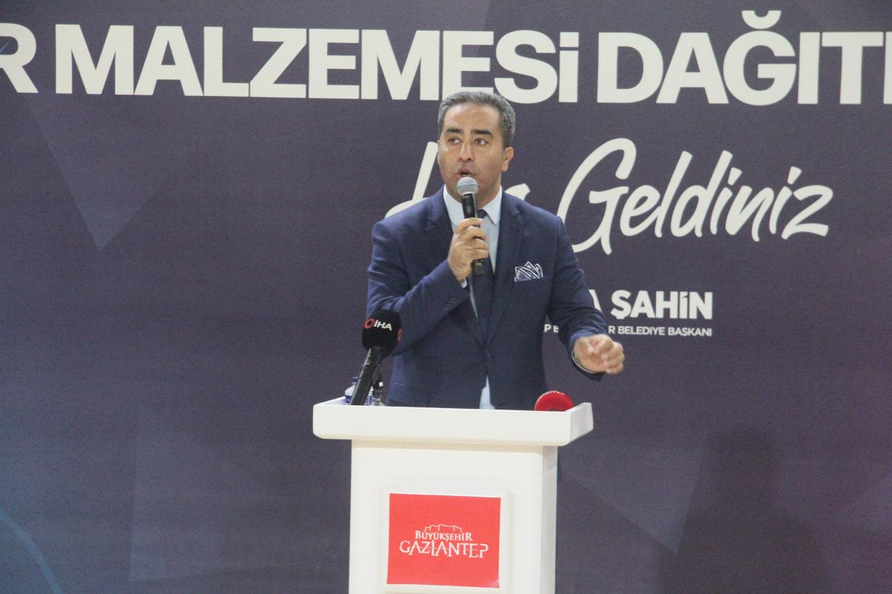 Gaziantep’te 3 bin 500 başarılı öğrenciye spor seti dağıtıldı