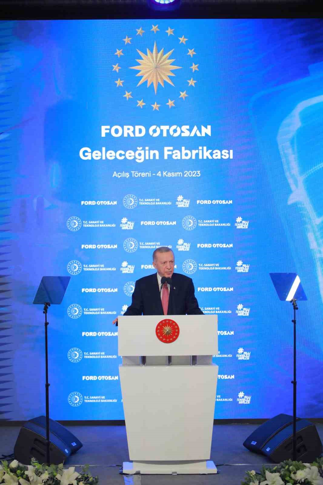 Cumhurbaşkanı Erdoğan: “Geçtiğimiz sene otomotiv ihracatımız 9 milyar doların üzerinde dış ticaret fazlası verdi”