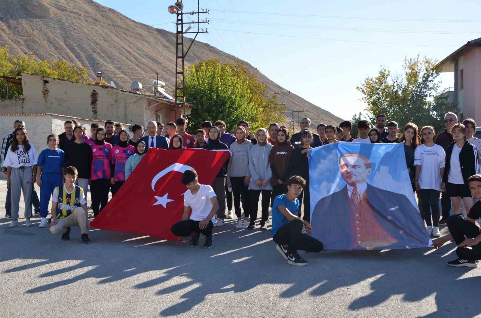 Darende’de Atatürk koşusu düzenlendi