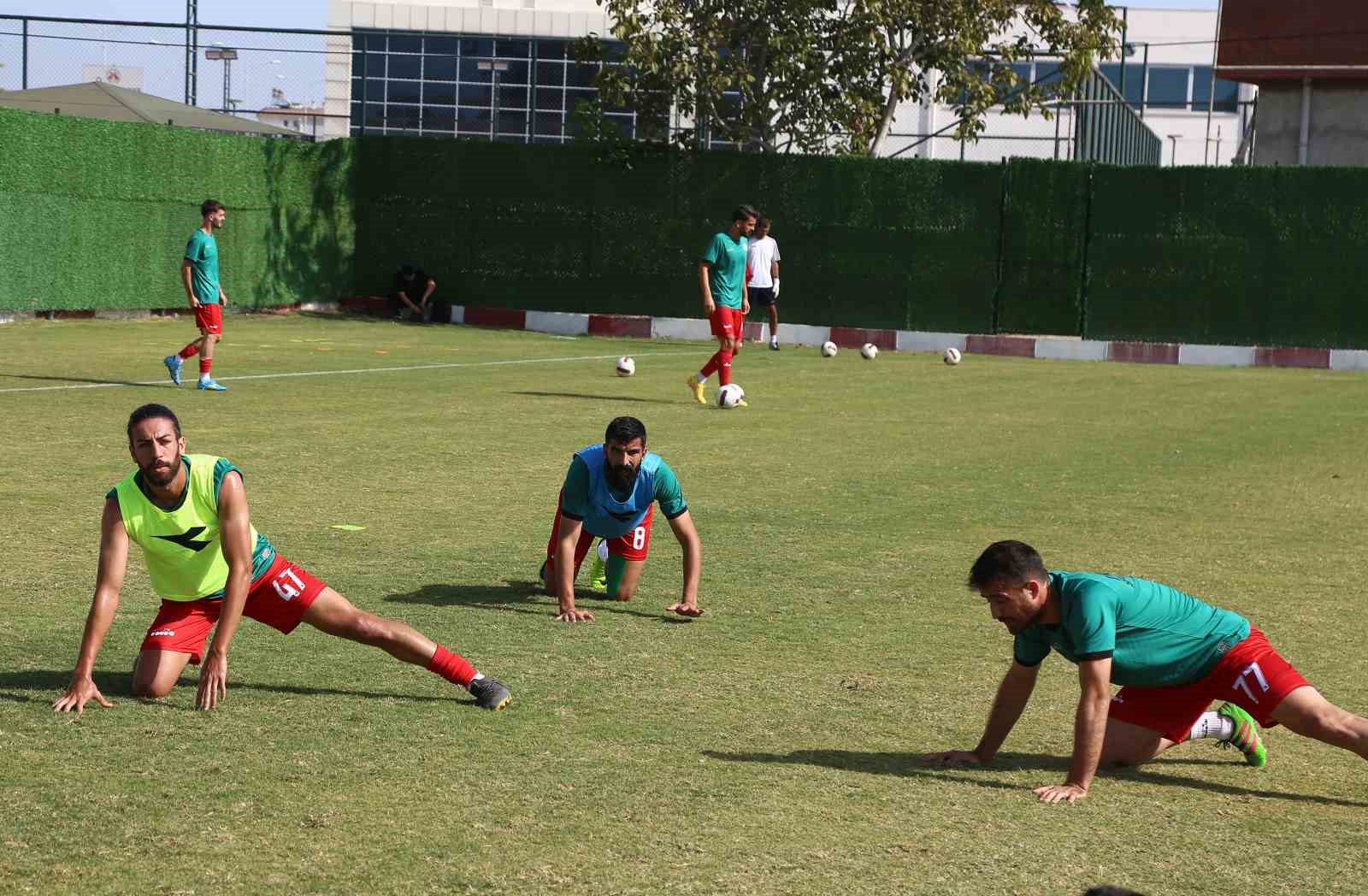 Döşemealtı futbol takımı Muğla deplasmanına hazırlanıyor