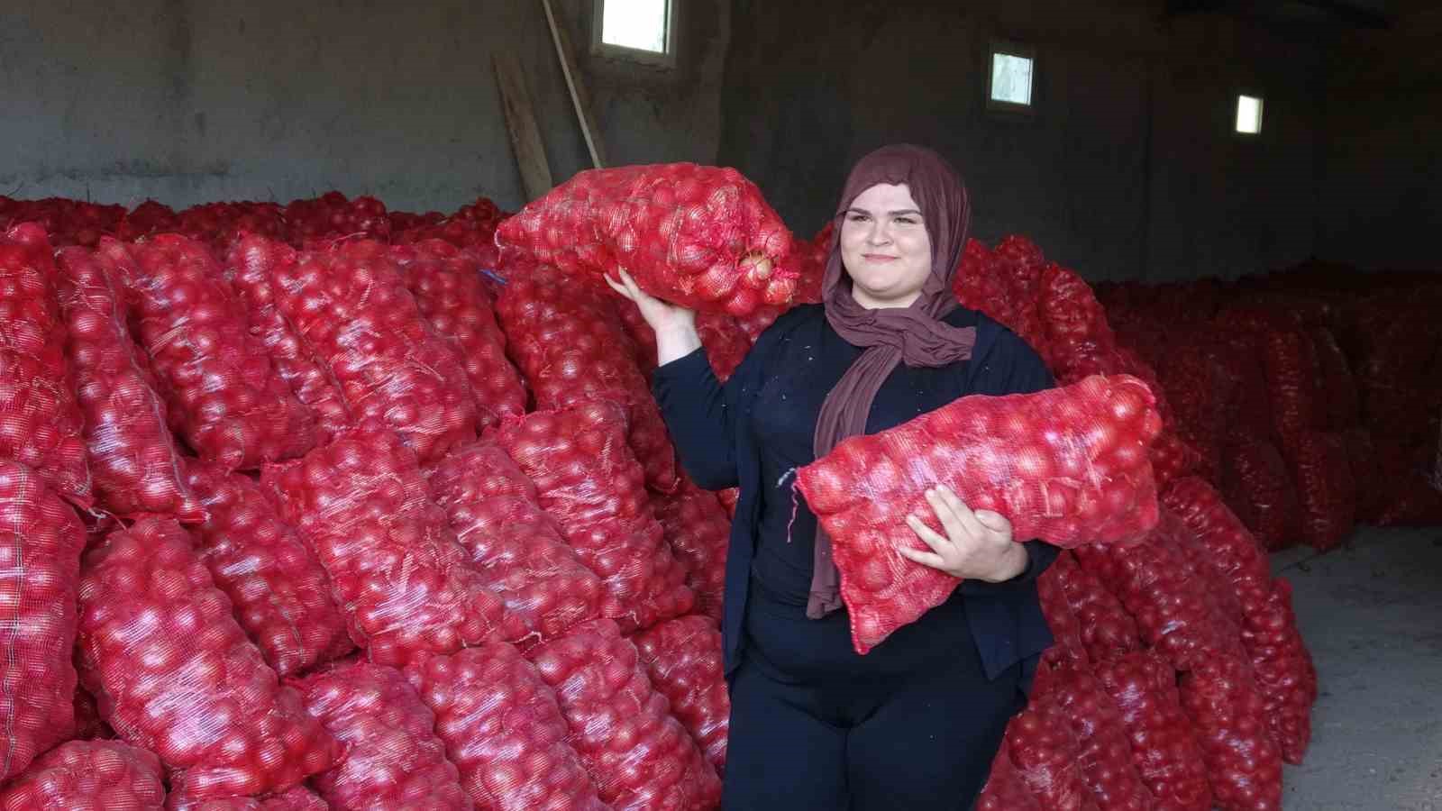 Köyünde çiftçilik yapıyor, Avrupa maçlarına hazırlanıyor