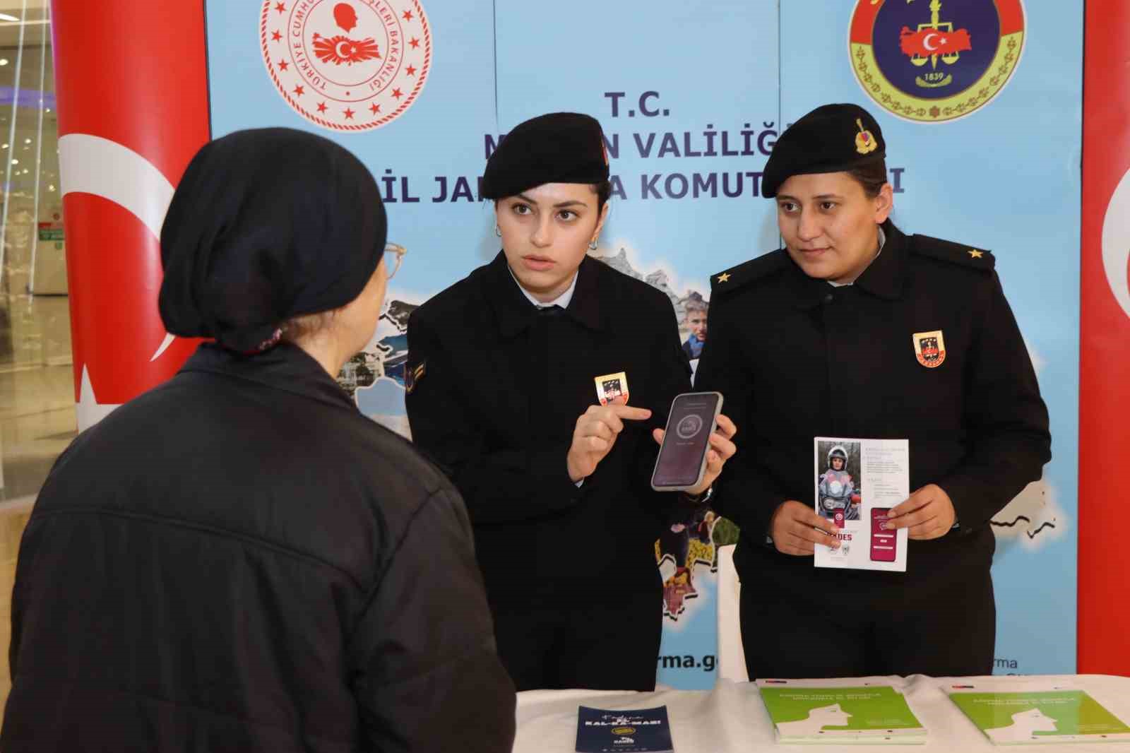 Kadınlar ’KADES’ uygulaması konusunda bilgilendirildi