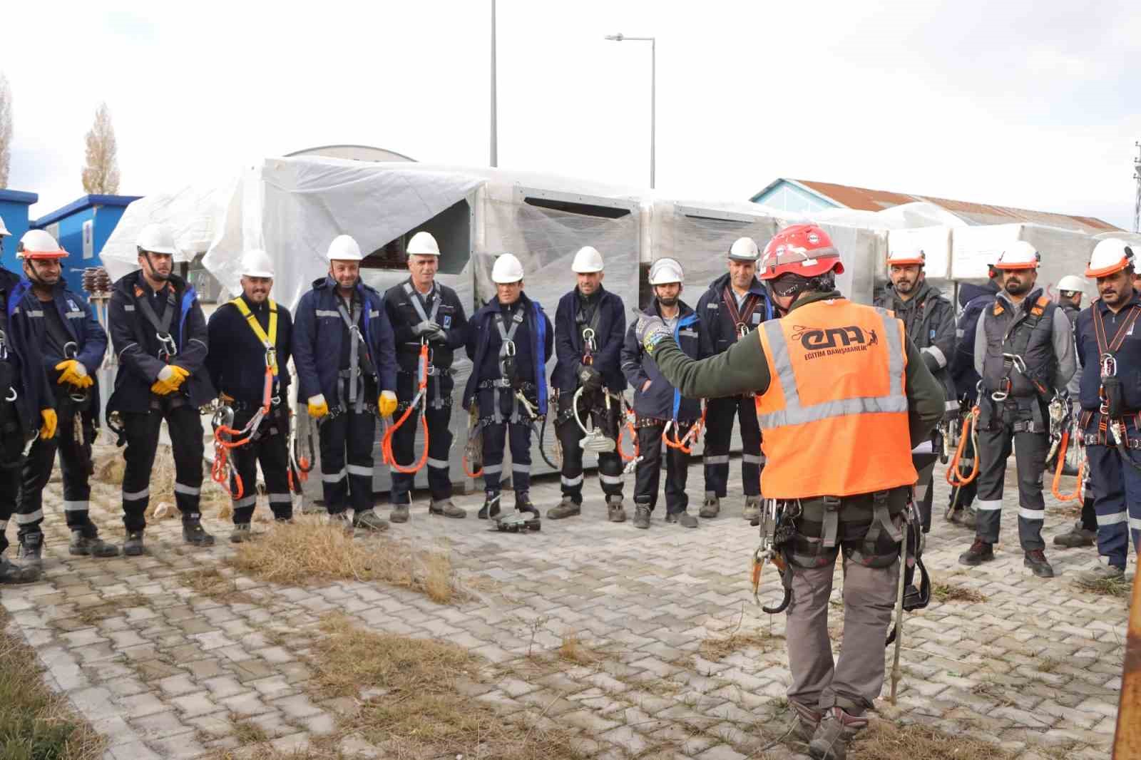 VEDAŞ’tan saha personeline güvenli çalışma eğitimi