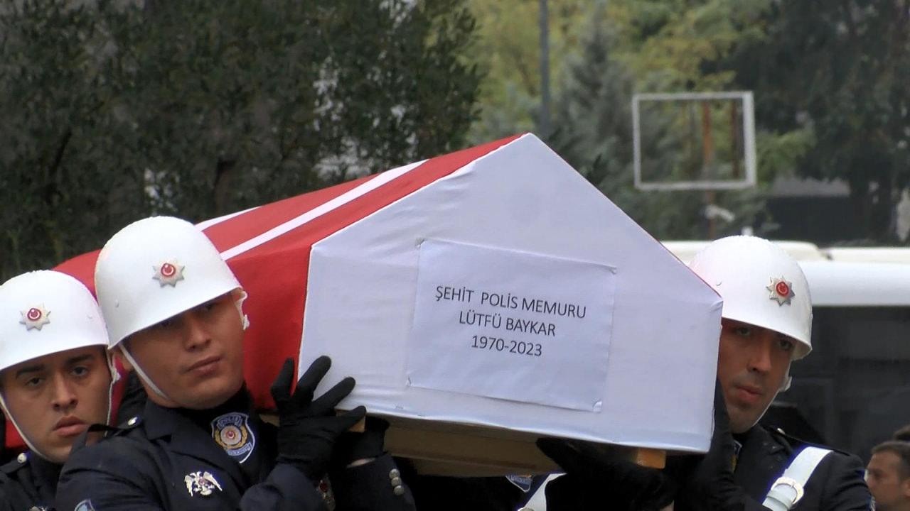 Şehit polis için İstanbul Emniyet Müdürlüğü'nde tören