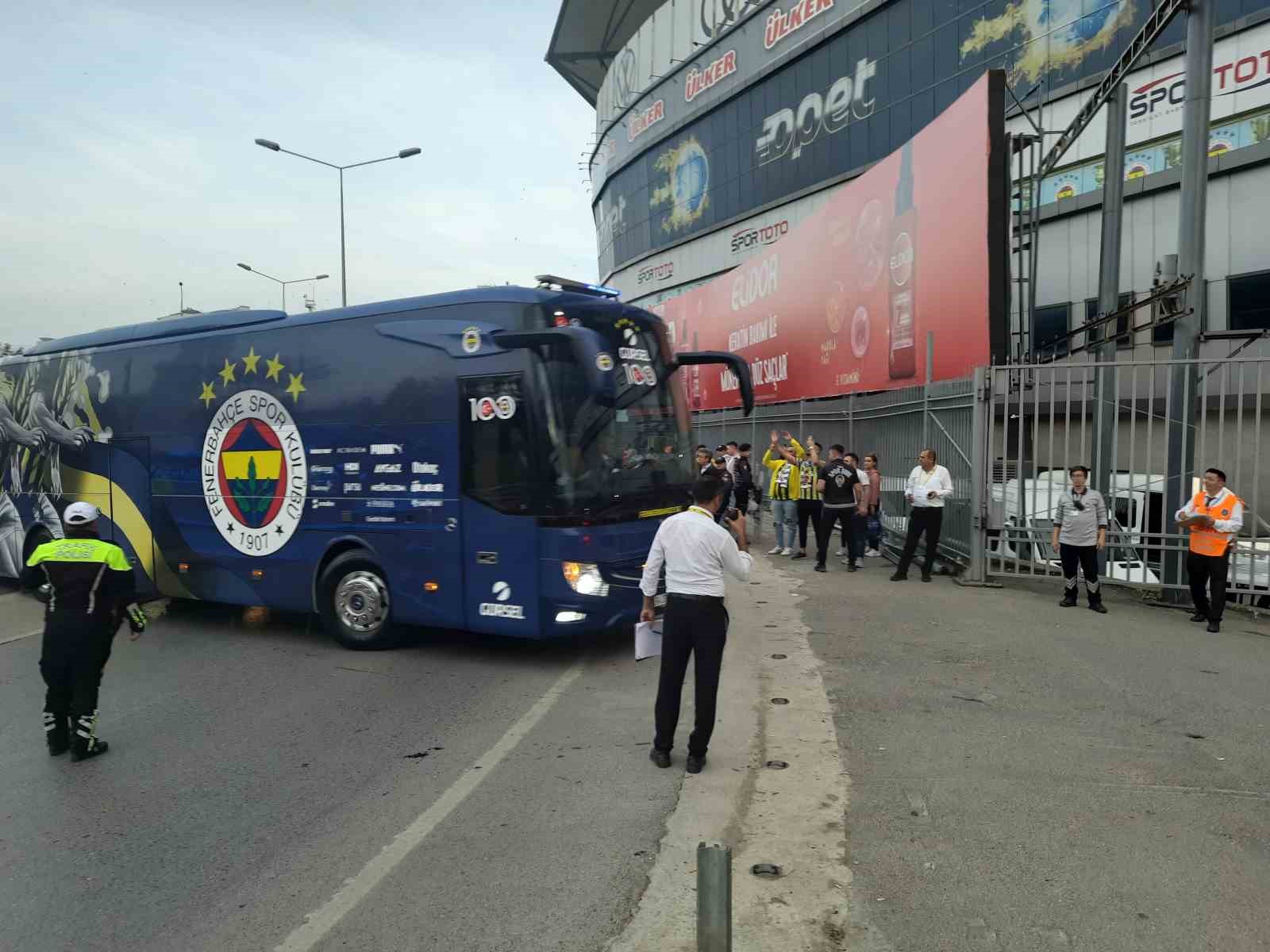 Fenerbahçe stada ulaştı