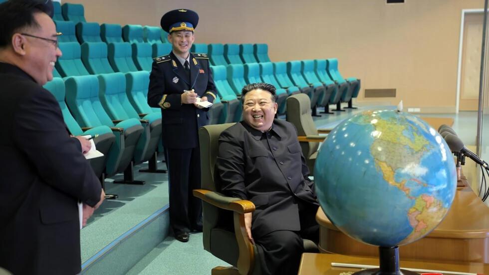 Kim Jong-un, ABD üslerini böyle inceledi