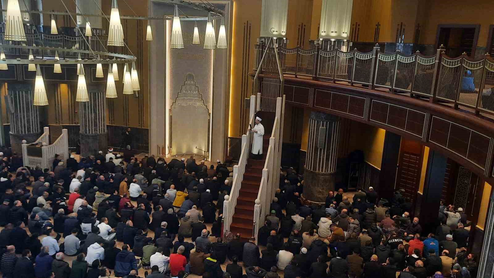 Diyanet İşleri Başkanı Ali Erbaş, Taksim Camii’nde hutbe verdi