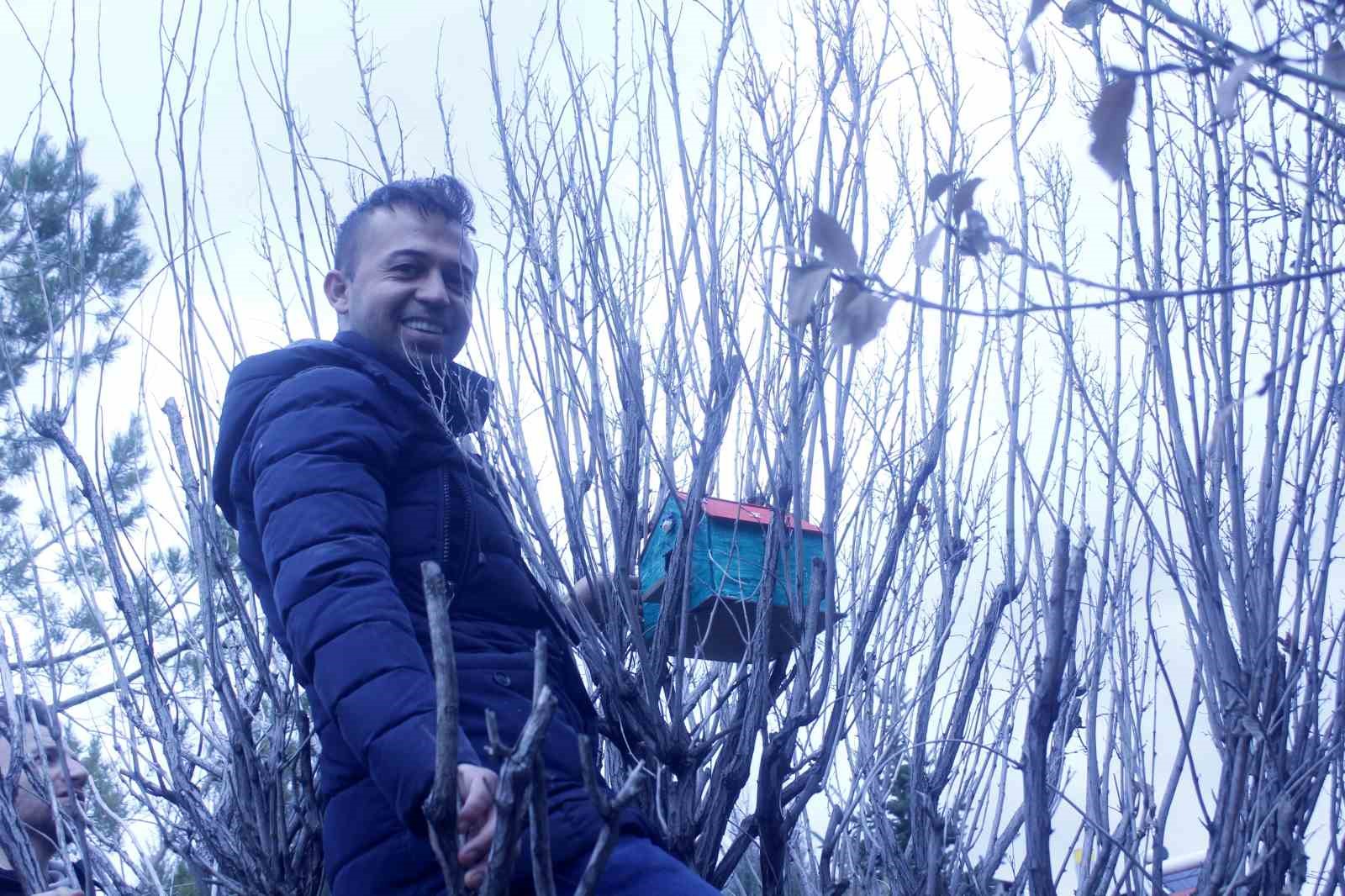 Özalpli öğrenciler 150 kuş evi yaparak çeşitli noktalara bıraktı