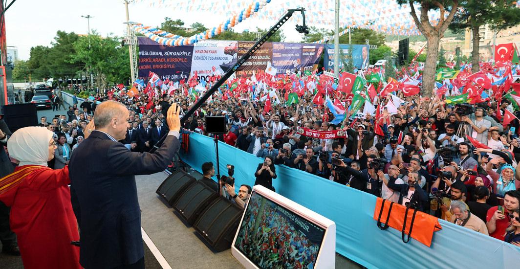 Erdoğan sahaya iniyor! 50 ilde miting