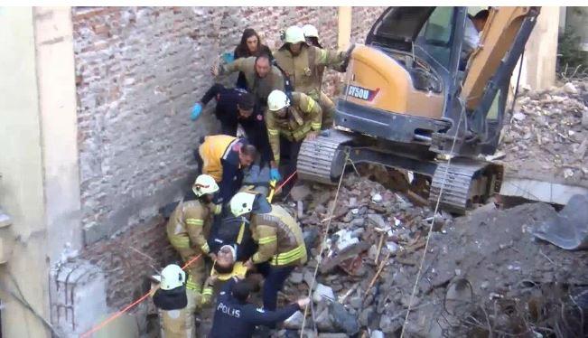 Kadıköy'de bina çöktü! Enkaz altında kalanlar var