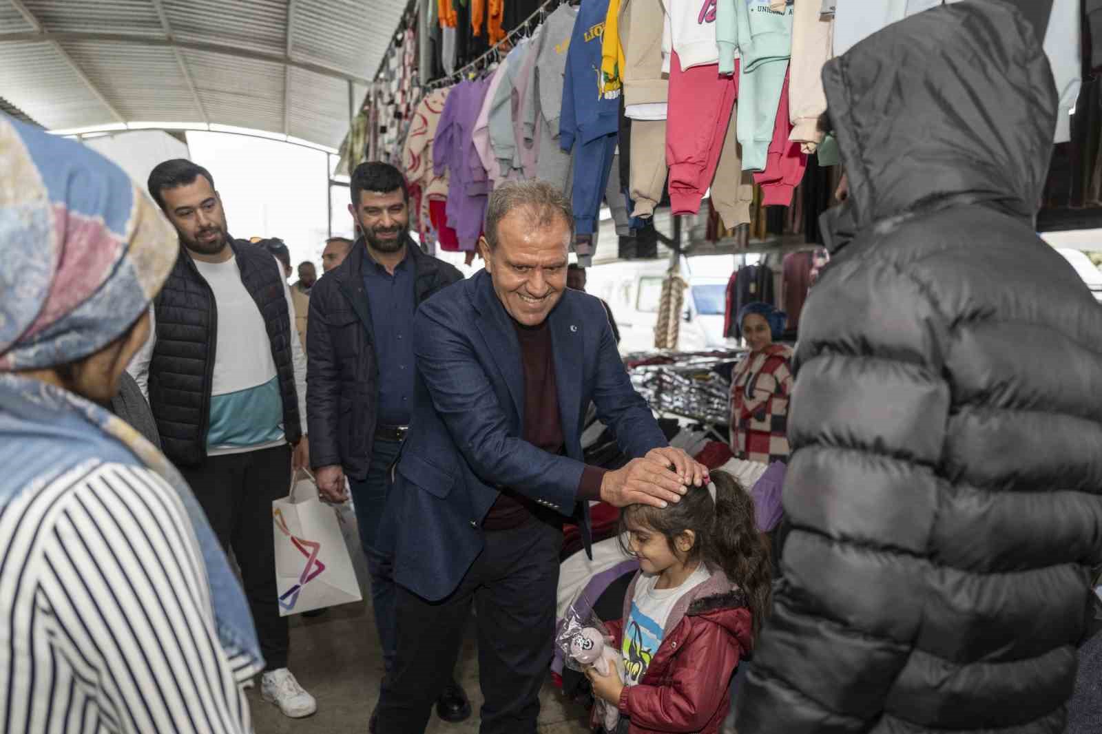 Başkan Seçer, pazarda vatandaşla buluştu