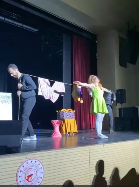 Erciş’te çocuklar için akrobasi gösterisi düzenlendi