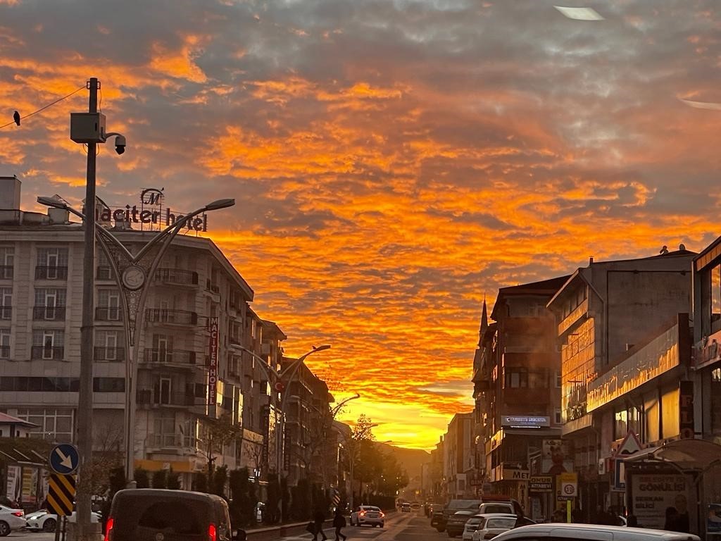 Erciş’te muhteşem gün doğumu