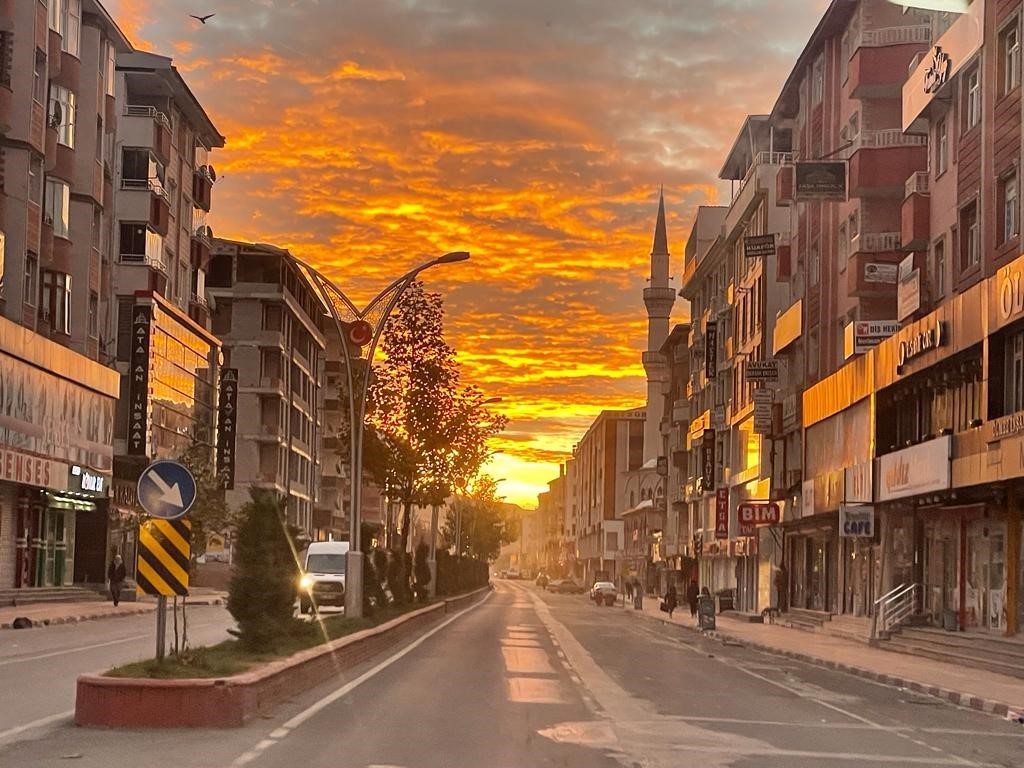 Erciş’te muhteşem gün doğumu