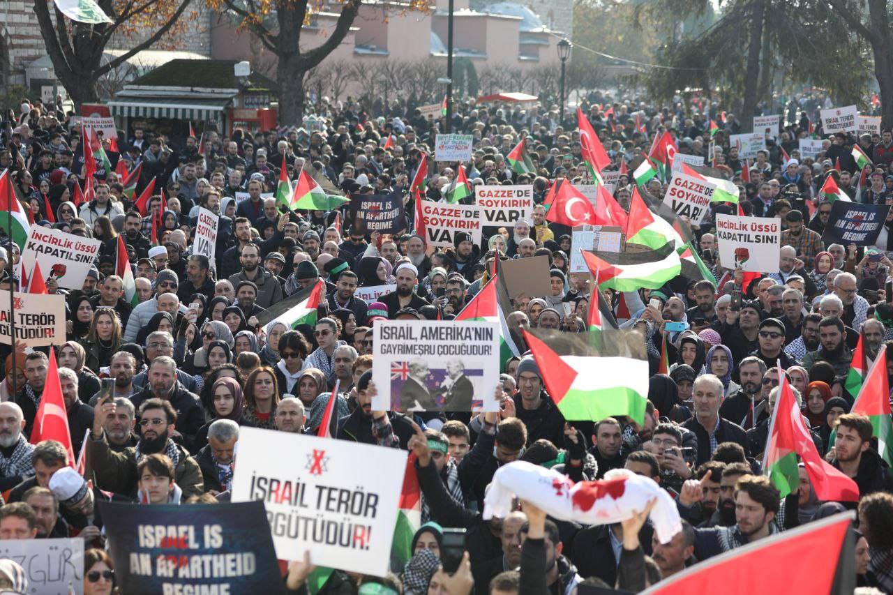'İnsan Hakları Günü'nde on binler Filistin'e destek için yürüdü