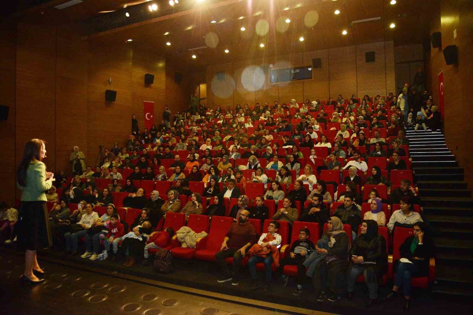 Diyarbakır’da ‘Ailenizin Kumandası’ söyleşisi yapıldı