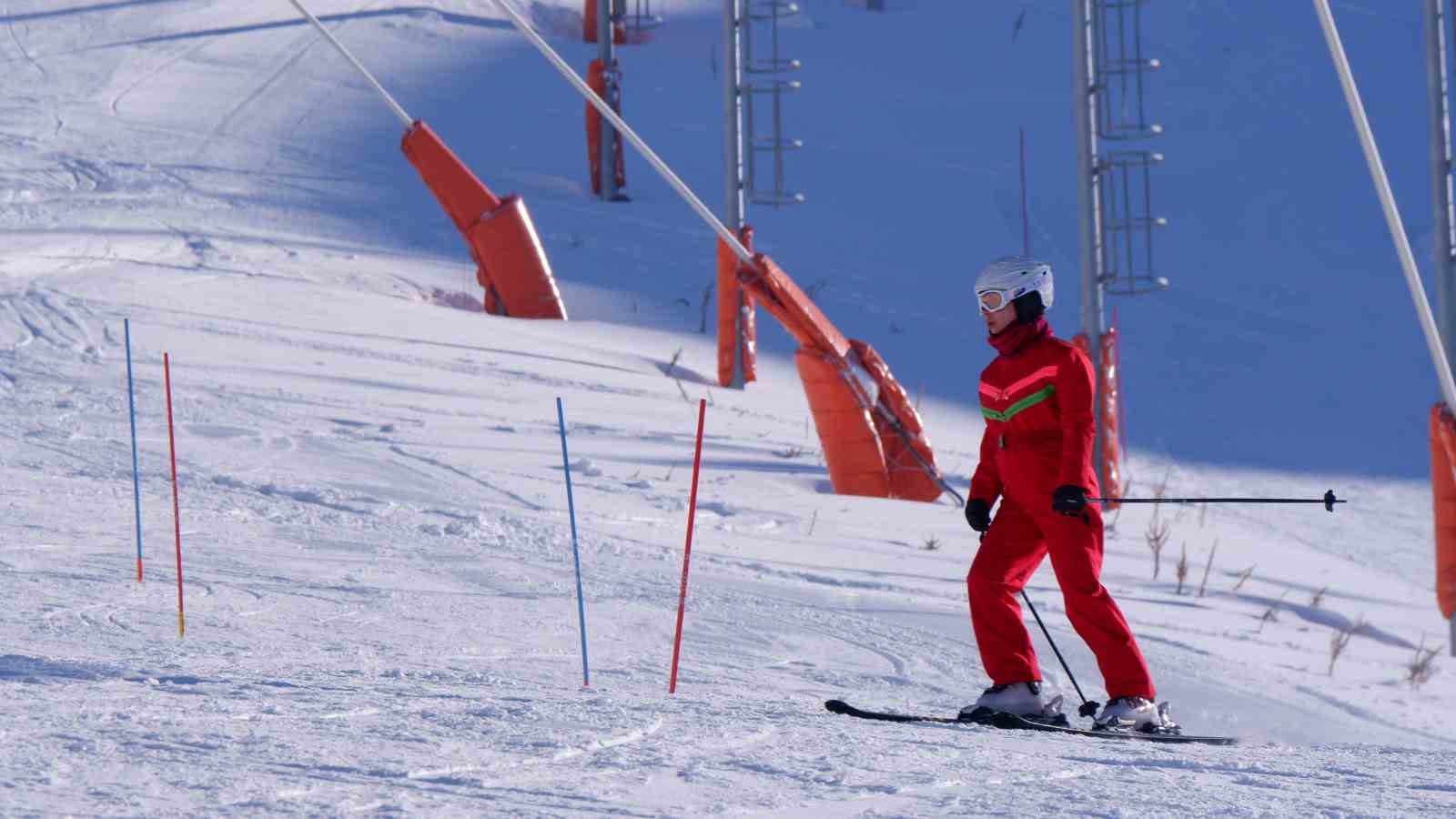 Palandöken’de karla gelen kayak keyfi