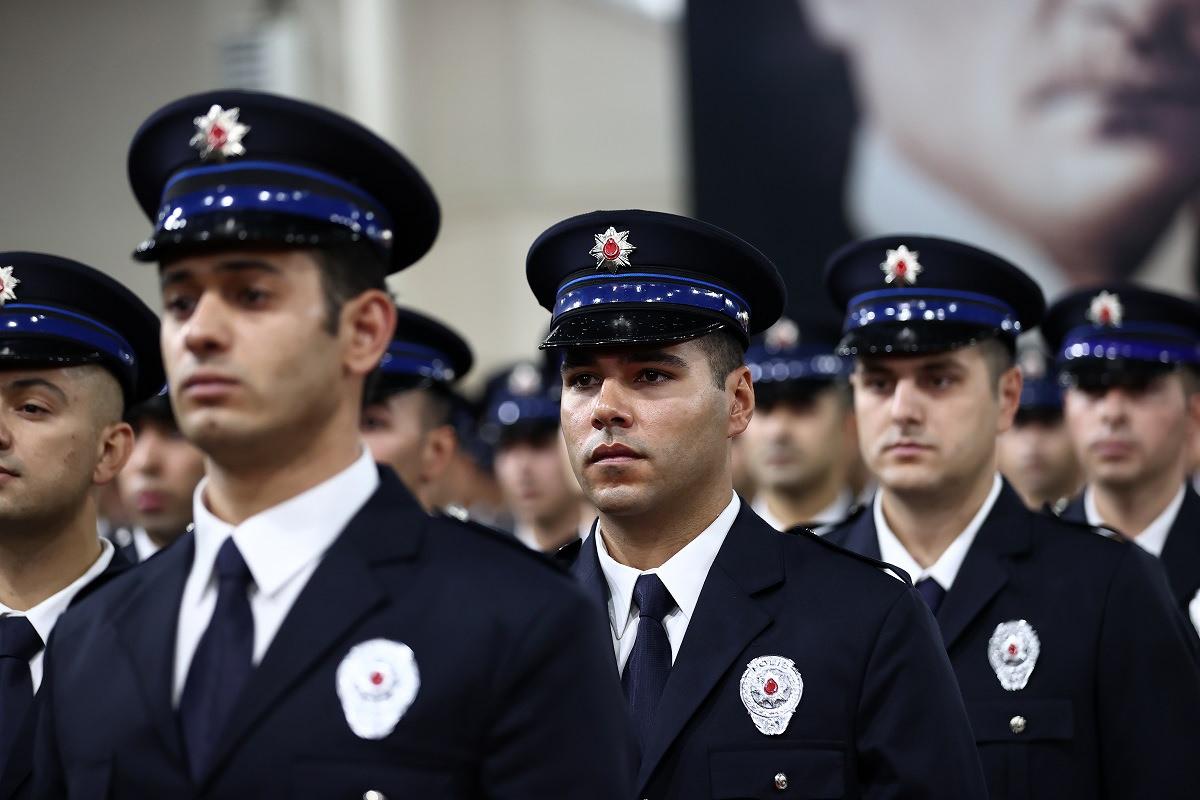 Adana'da eğitimini tamamlayan 750 polis adayı yemin etti