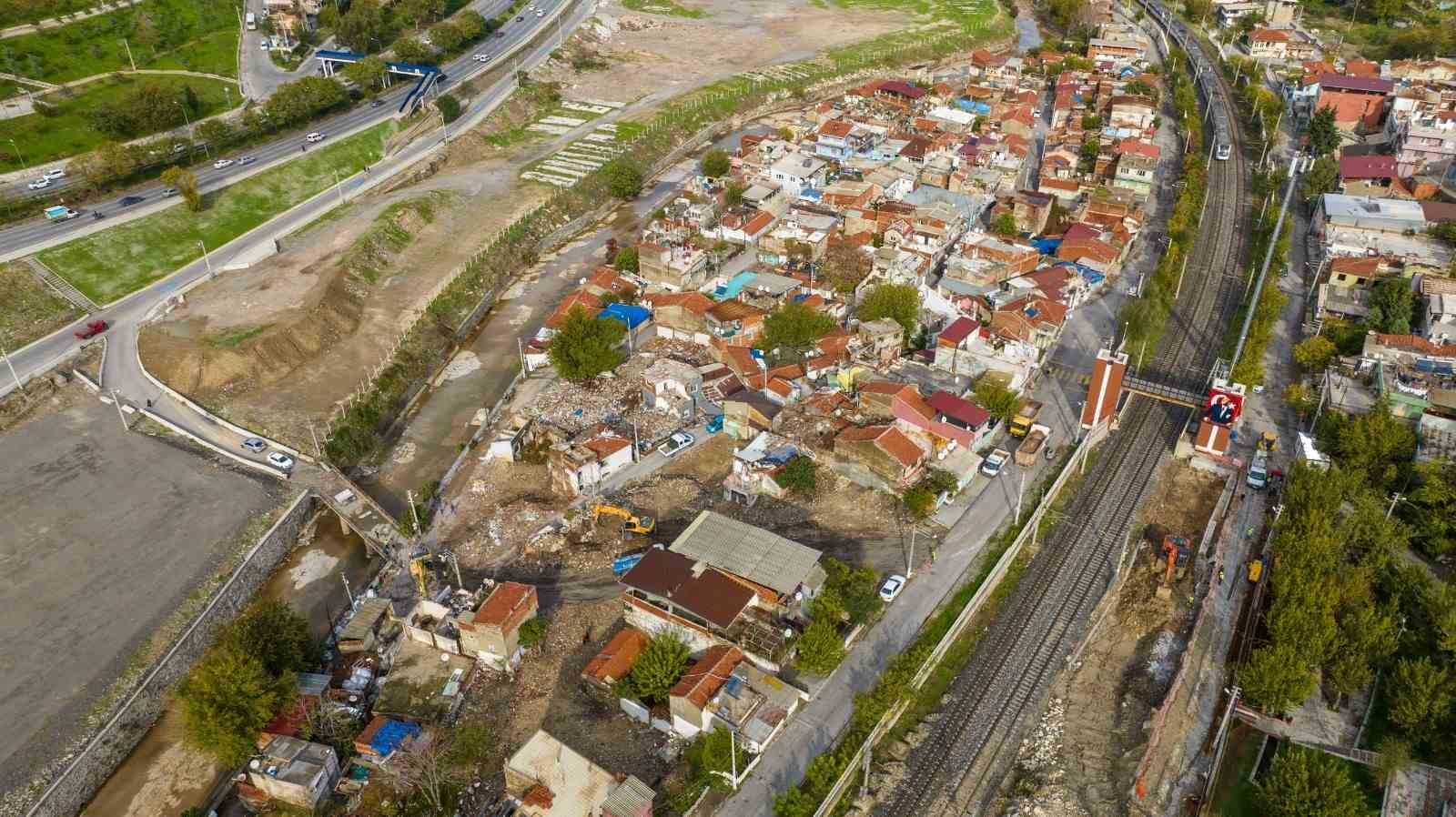 İzmir’in kanayan yarası Yeşildere’de yıkım başladı