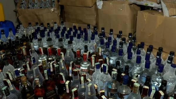 İstanbul'da yılbaşı öncesi 7 bin 250 litre sahte içki ele geçirildi