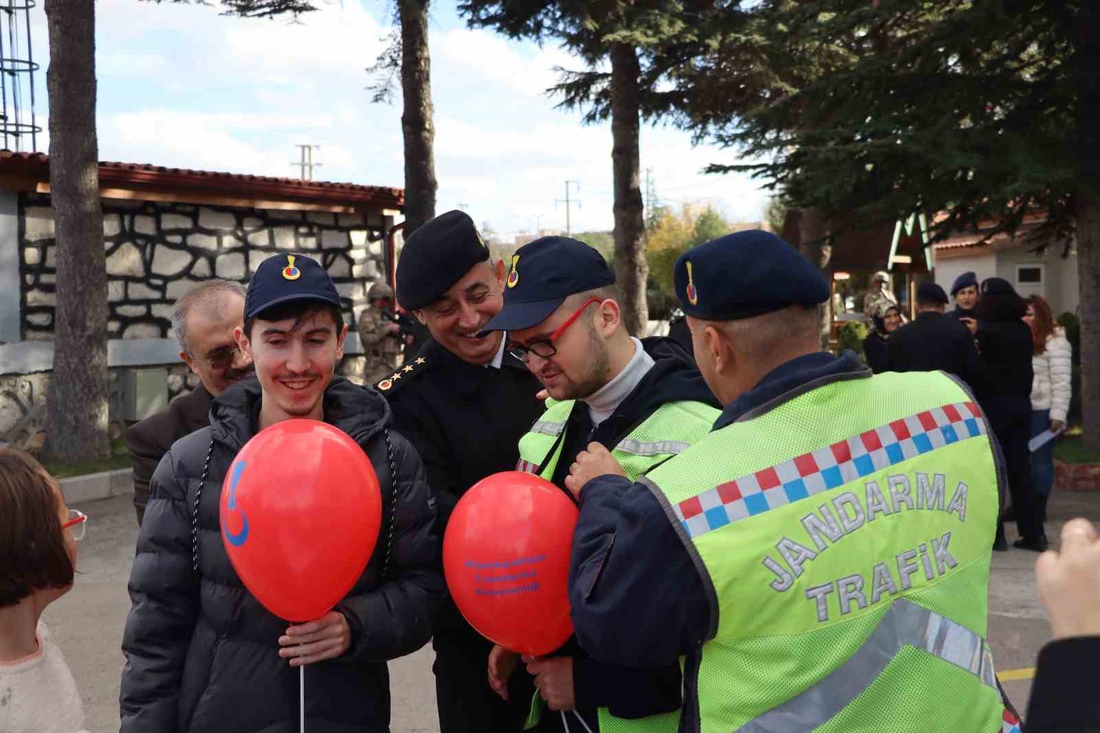 Jandarma özel bireyleri unutmadı