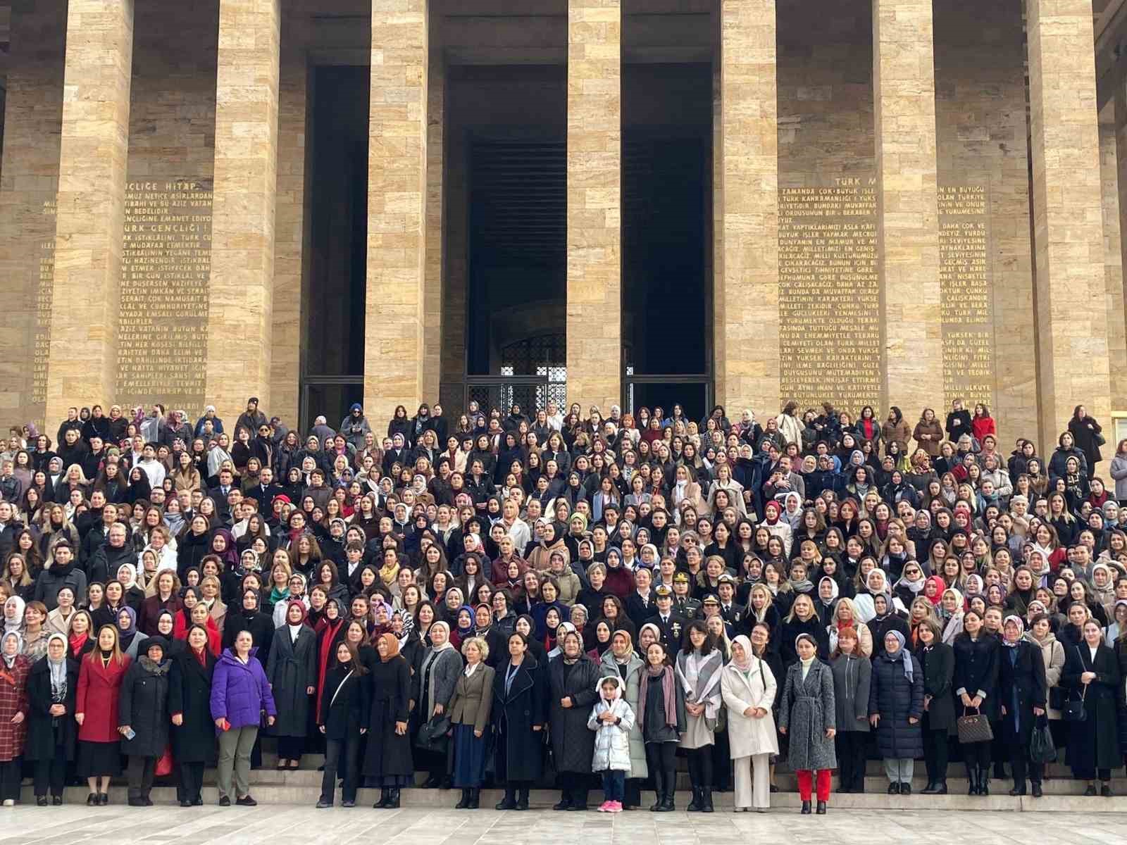 Bakan Göktaş ve beraberindeki heyet Anıtkabir’i ziyaret etti