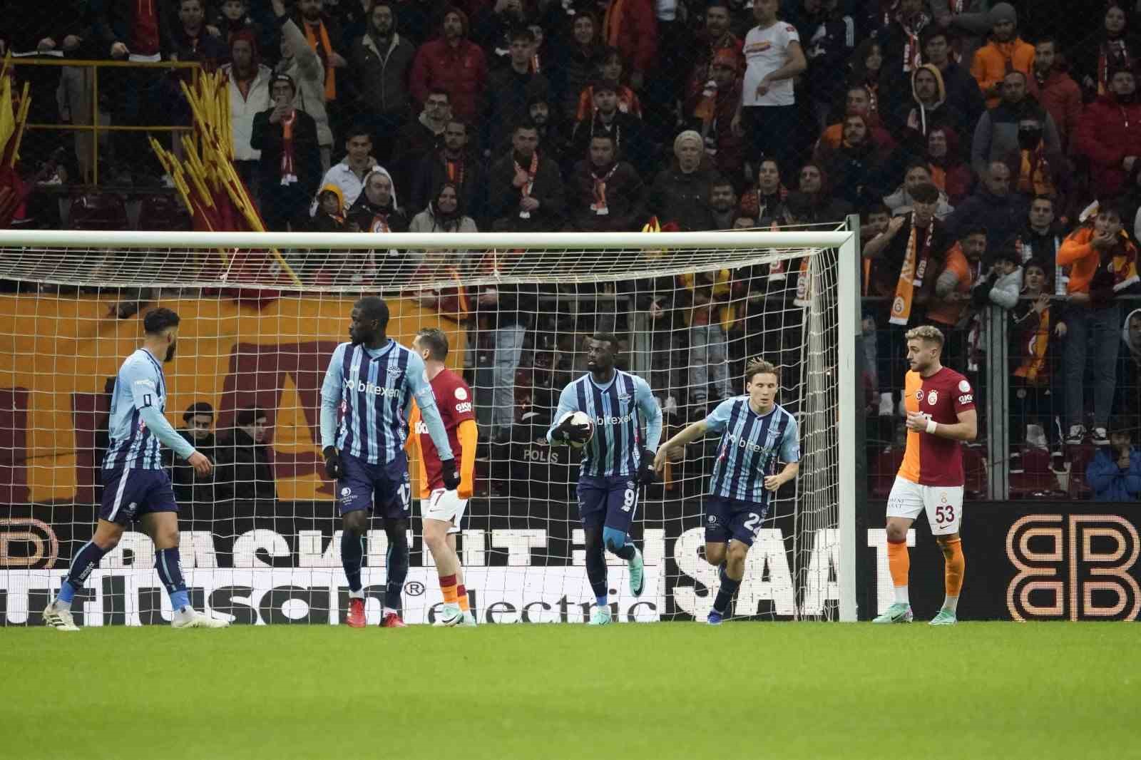 Trendyol Süper Lig: Galatasaray: 2 - Adana Demirspor: 1 (İlk yarı)