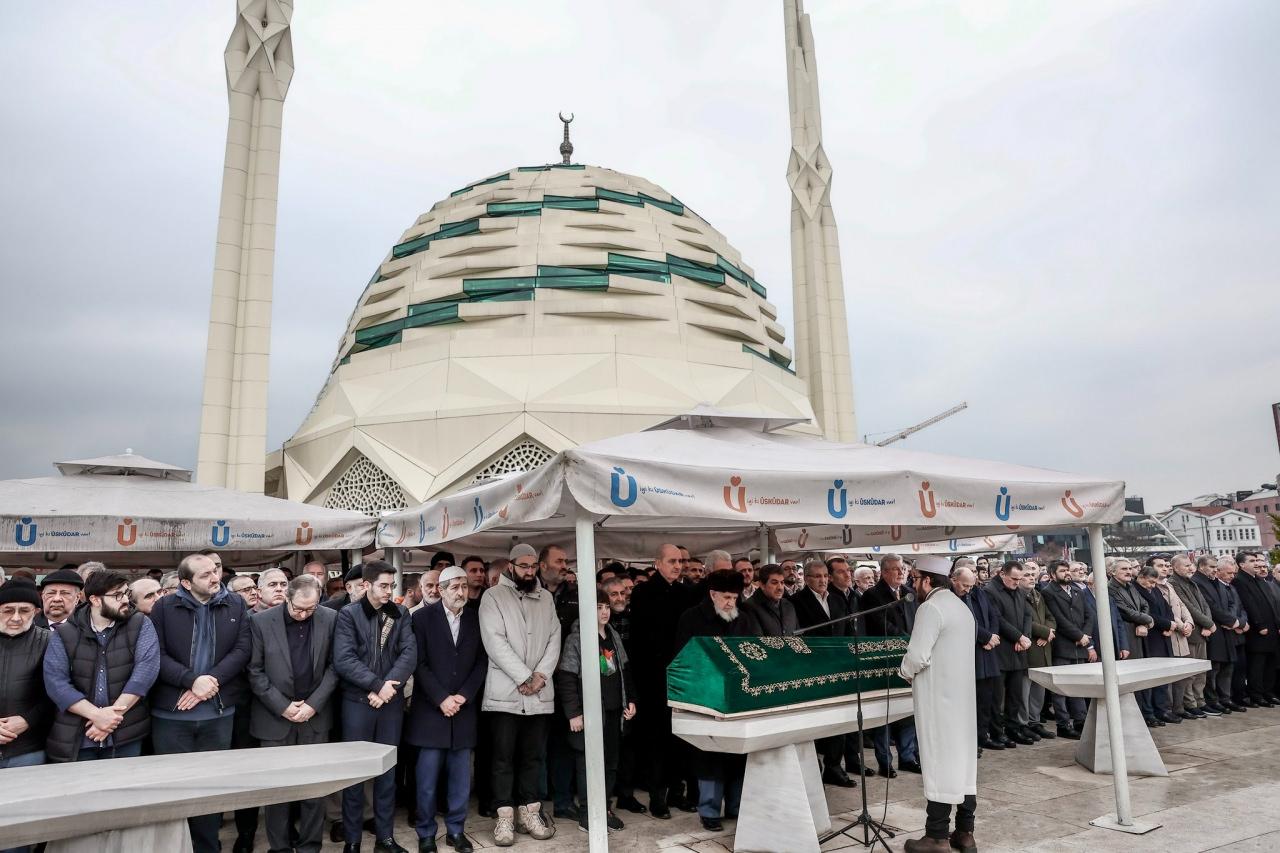 Kurtulmuş, Refah Partisi eski İstanbul İl Başkanı Örnek'in cenaze törenine katıldı