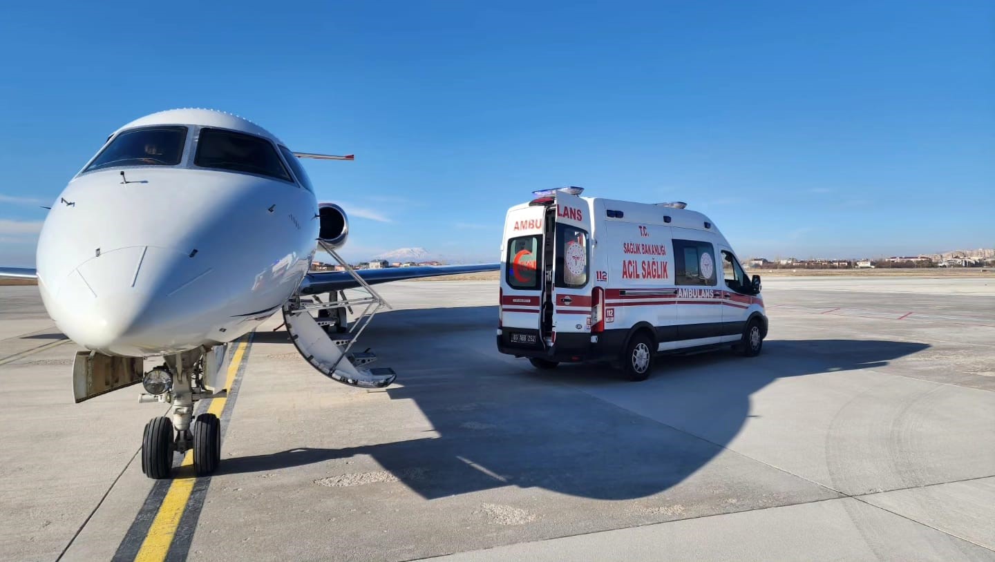 Kalp rahatsızlığı olan yenidoğan bebek için uçak ambulans havalandı