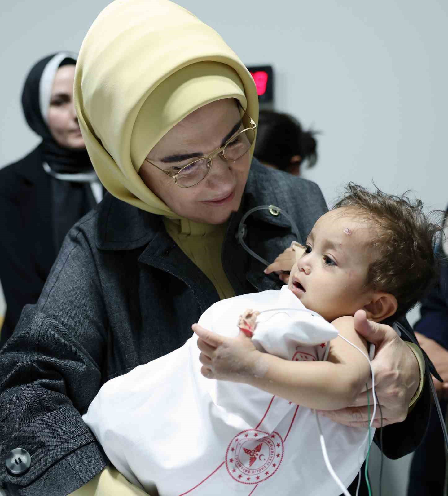 Emine Erdoğan’dan Gazzeli hasta çocuklara şefkat eli