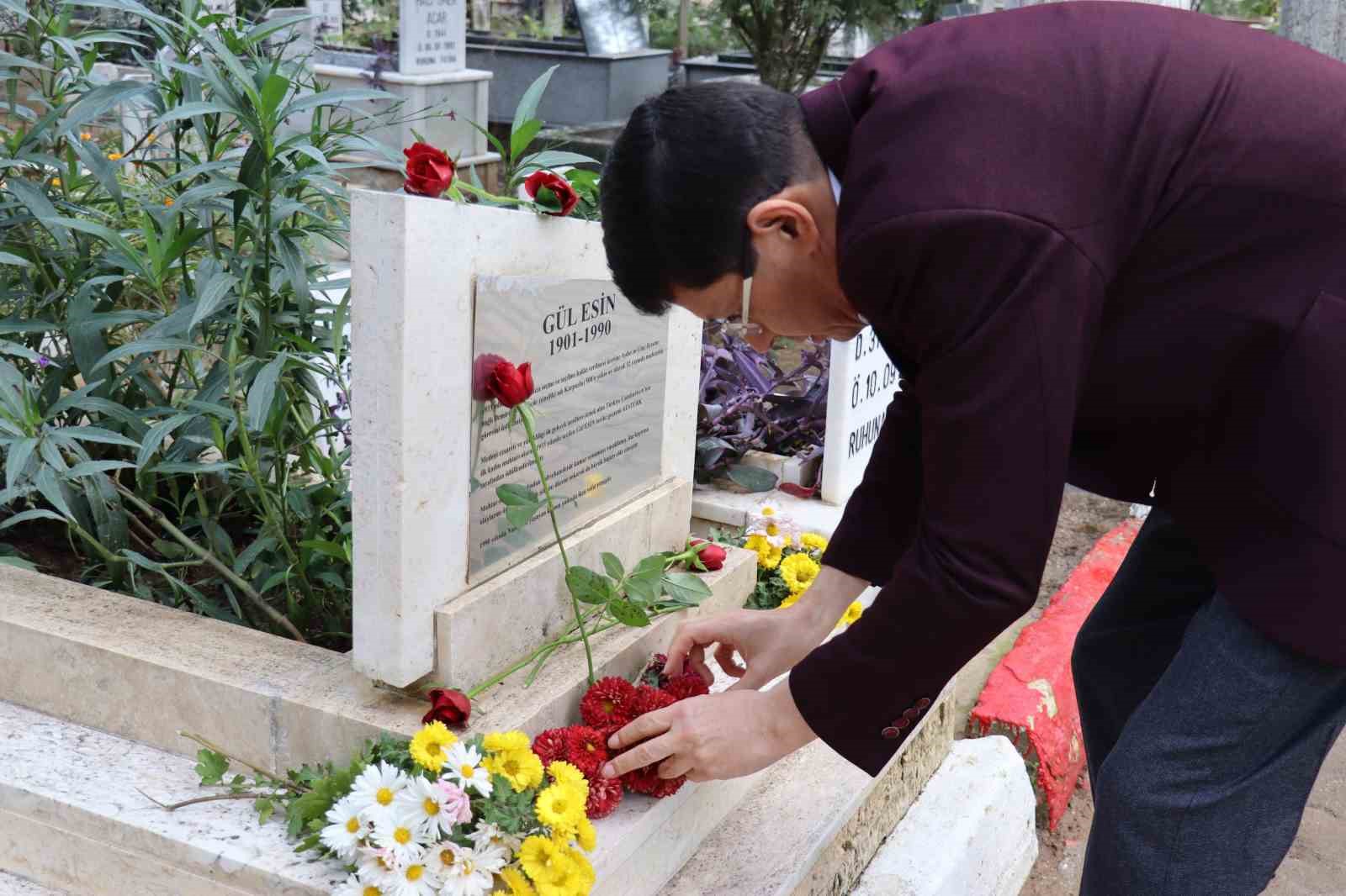 Başkan Özcan, Türkiye’nin ilk kadın Muhtarı Esin’i mezarında ziyaret etti