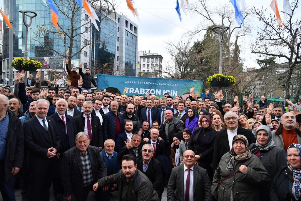 AK Parti’nin Trabzon Büyükşehir Belediye Başkan Adayı Ahmet Metin Genç basının karşısına çıktı