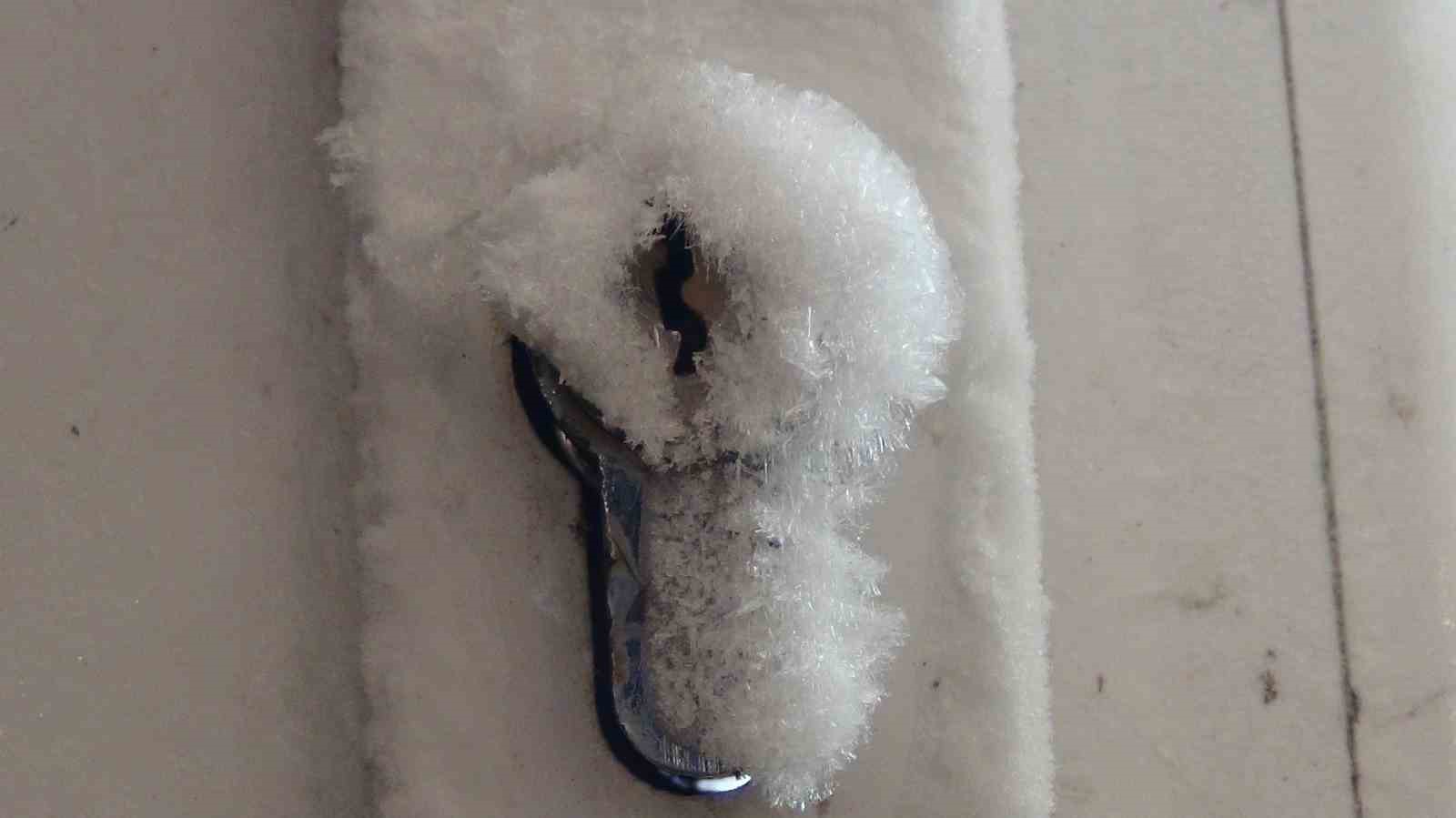Kars’ın soğuğu kirpik dondurdu: Termometreler eksi 21’ü gördü