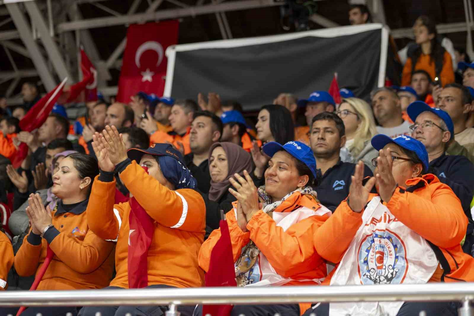 Başkan Seçer’den maaş müjdesi: İşçilerin taban ücreti 25 bin 100 TL oldu